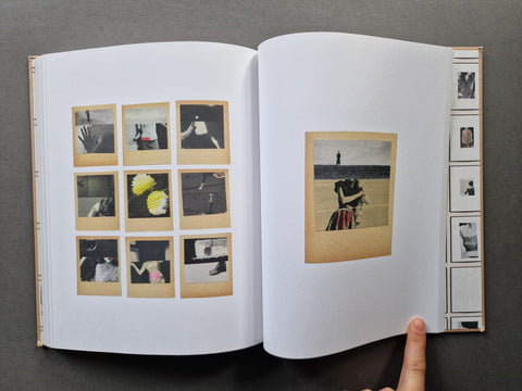 LES PHOTOS QU'ELLE NE MONTRE À PERSONNE (The Pictures She Doesn't Show to Anyone)