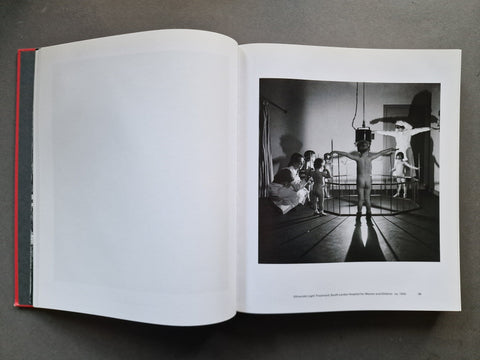 Strange and Familiar: Britain as Revealed by International Photographers - Setanta Books