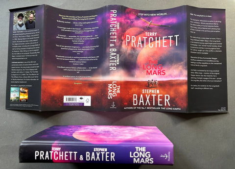 Book titled 'The Long Mars' by Terry Pratchett and Stephen Baxter on a gray background