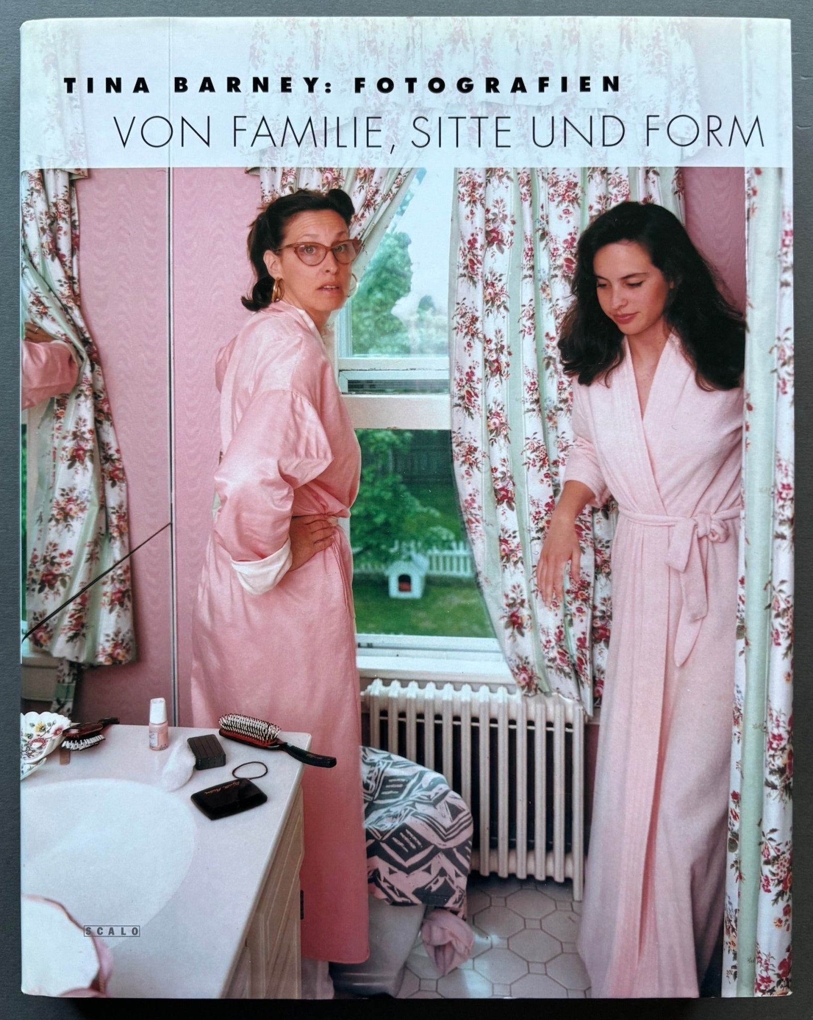 Buy Tina Barney: Fotografien - Von Familie, Sitte und Form online