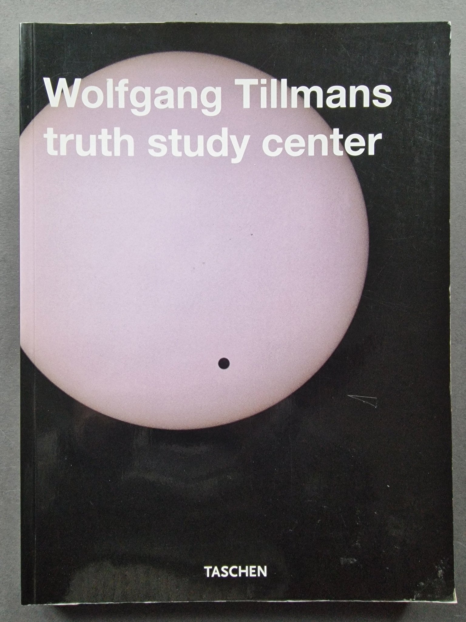 Wolfgang Tillmans 『truth study center』 pic1.jpg