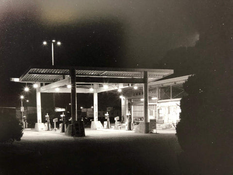 Gas Stations: 1982 & 1986 (One Picture Book)