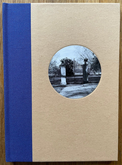 Monument (One Picture Books) - Setanta Books