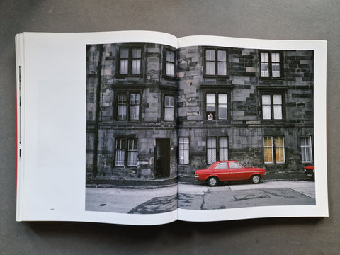 Strange and Familiar: Britain as Revealed by International Photographers