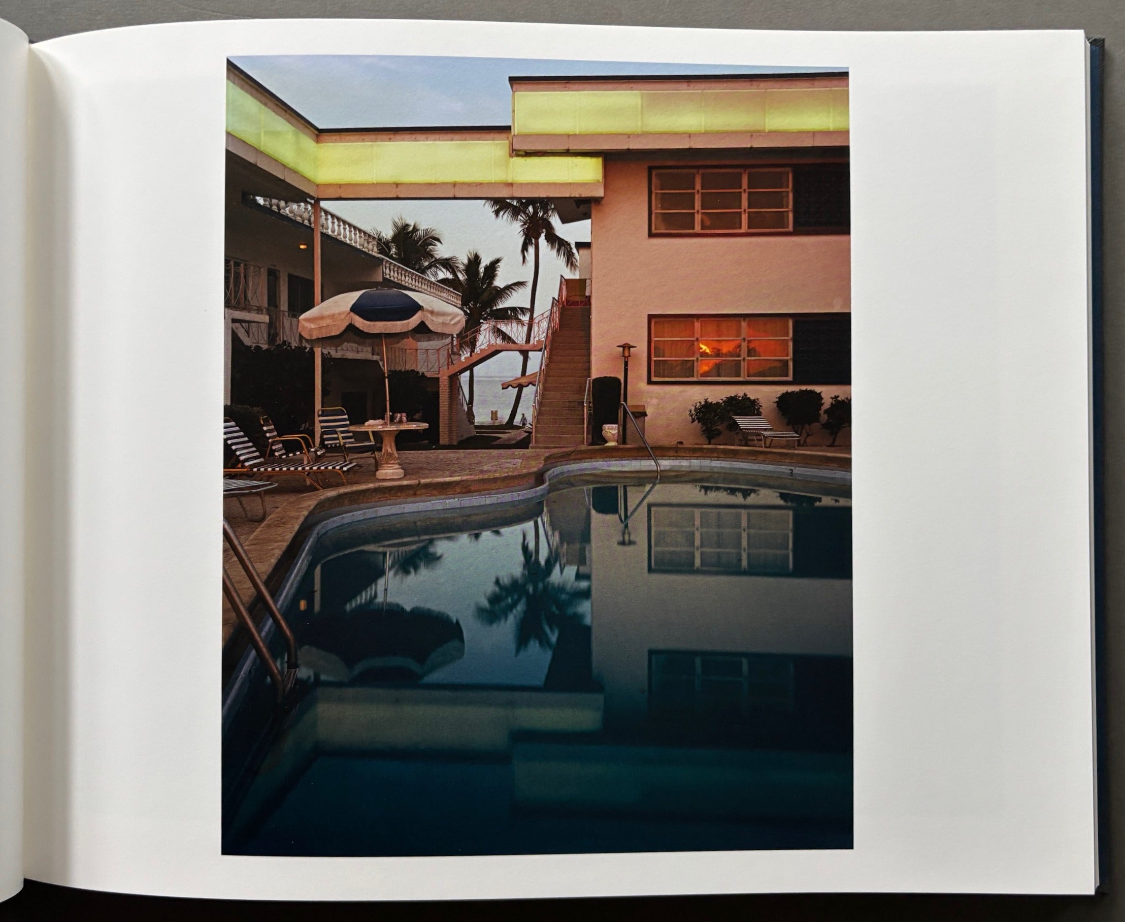 Buy Between the Dog and the Wolf by Joel Meyerowitz – Setanta Books