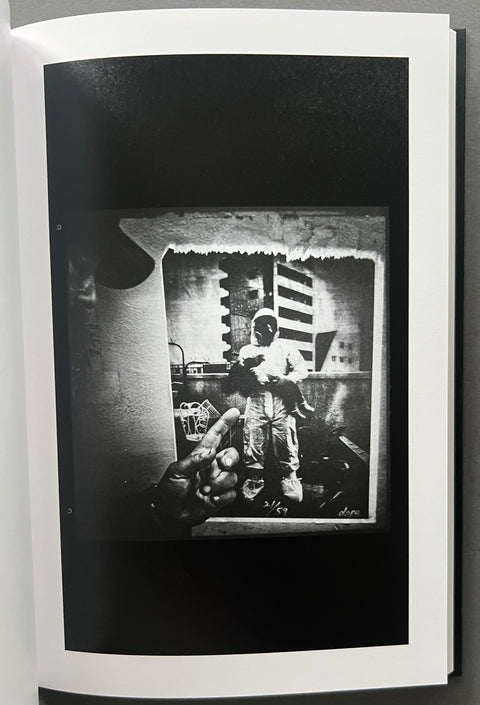 Peter Wendel: Kostymen sys i det tysta (The Costume is Sewn in the Silence)