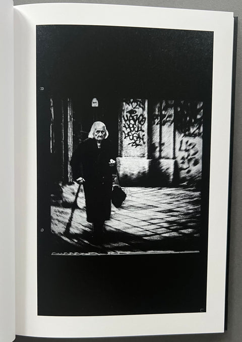 Peter Wendel: Kostymen sys i det tysta (The Costume is Sewn in the Silence)