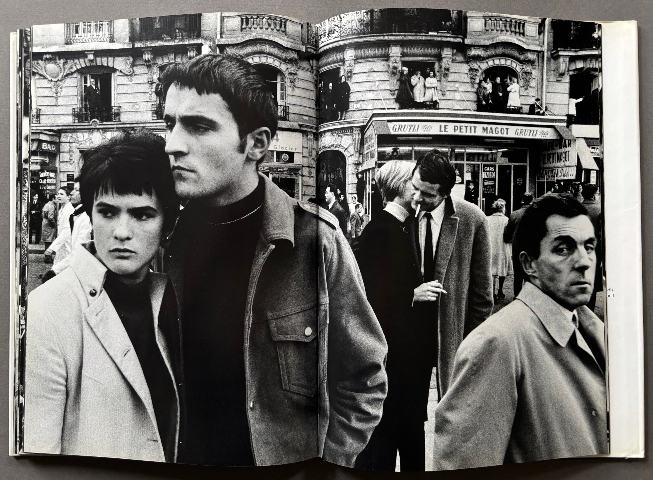William Klein CLOSE UP 【USA 初版】 Buy Close Up by William Klein online – Setanta Books