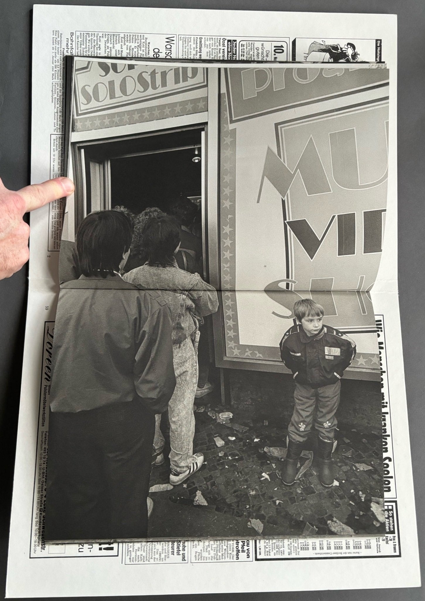Mark Power 美品 サイン入 Die Mauer Ist Weg! Mark Power: Die Mauer ist weg ! (Signed), Globtik Books, 2014