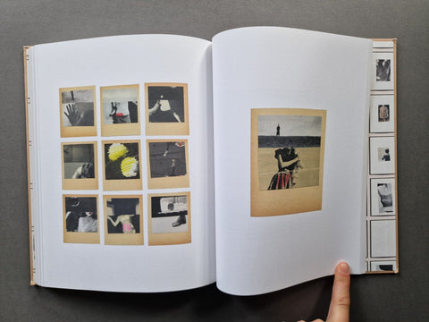 LES PHOTOS QU'ELLE NE MONTRE À PERSONNE (The Pictures She Doesn't Show to Anyone)