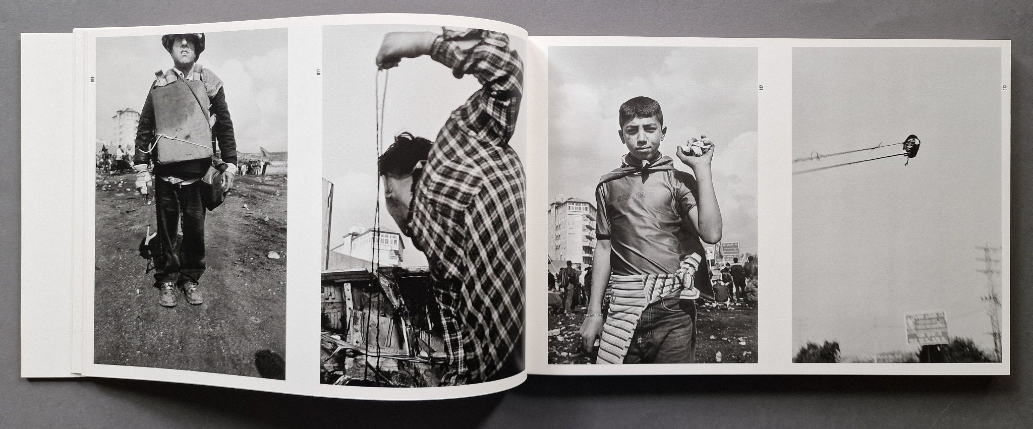 Buy No Man's Land by Larry Towell Online – Setanta Books