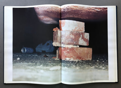 In Umbra Res: Sixteen Photographs of Northern Ireland
