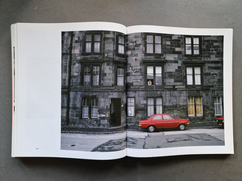 Strange and Familiar: Britain as Revealed by International Photographers - Setanta Books