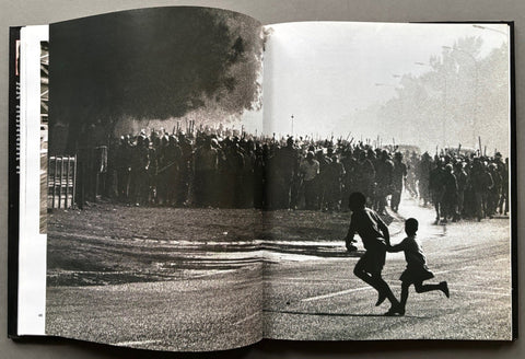 The Invisible Line: The Life and Photography of Ken Oosterbroek - Setanta Books