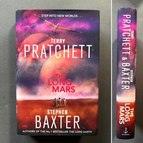 Book cover and bookmark of 'The Long Mars' by Terry Pratchett and Stephen Baxter on a gray background.