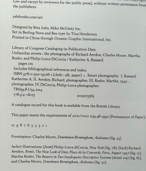 Unfamiliar Streets: The Photographs of Richard Avedon, Charles Moore, Martha Rosler, and Philip - Lorca diCorcia - Setanta Books