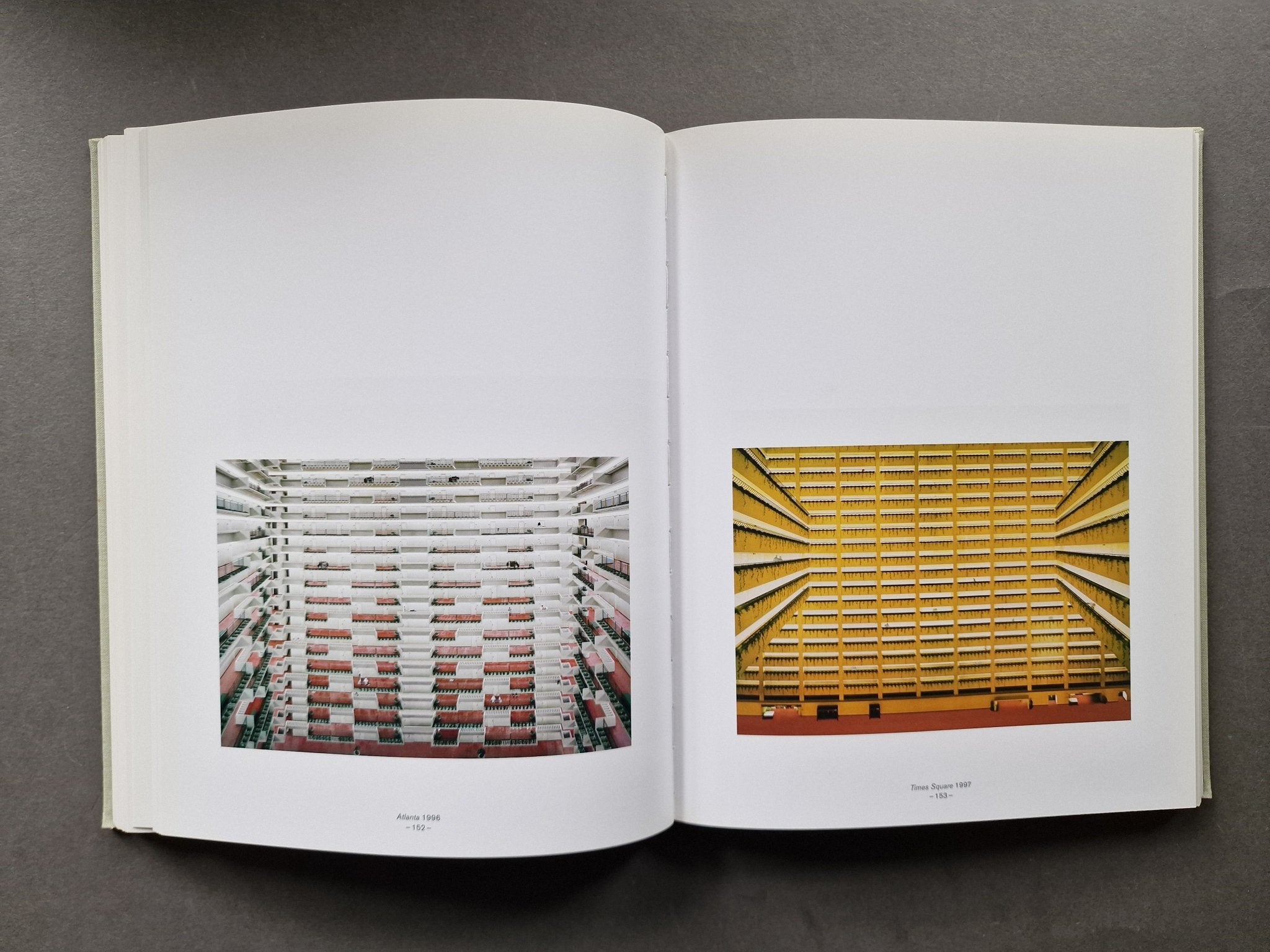 Buy Works 80 - 08 by Andreas Gursky Online – Setanta Books