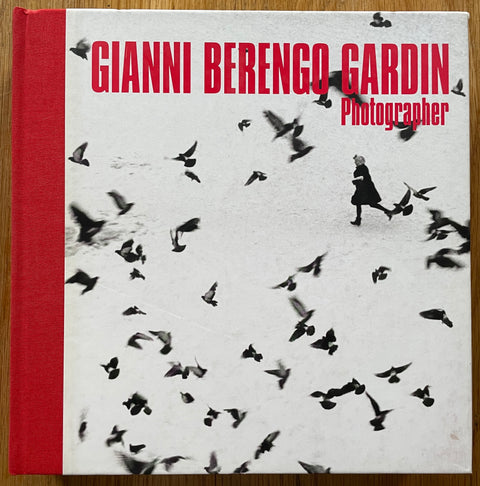 The photobook cover of Gianni Berengo Gardin - Photographer. In hardcover with a red spine