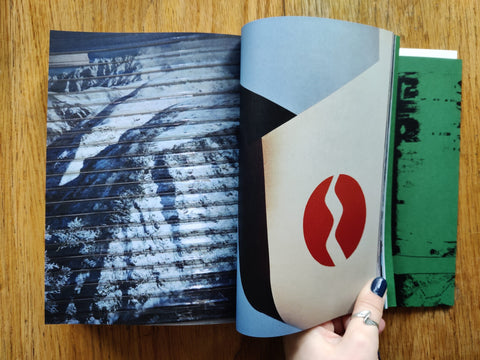 Photography 写真 (2 Cover Options)