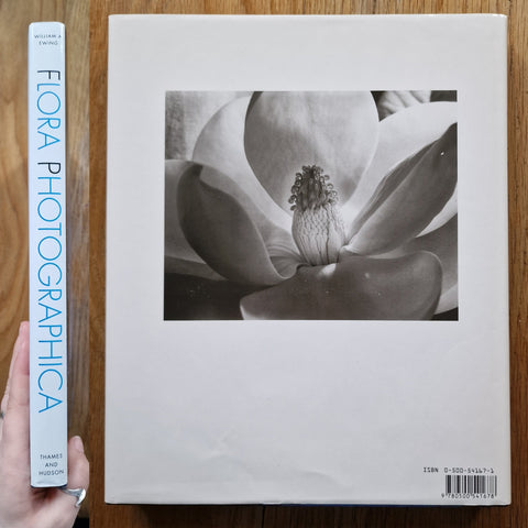 Flora Photographica: Masterpieces of Flower Photography from 1835 to the Present - Setanta Books
