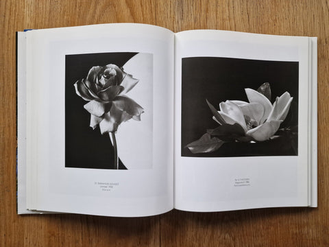 Flora Photographica: Masterpieces of Flower Photography from 1835 to the Present - Setanta Books