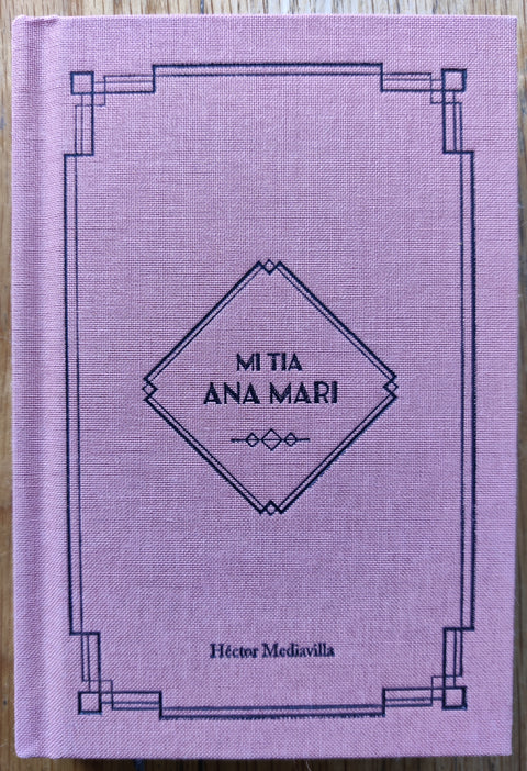The photobook cover of Mi tía Ana Mari by Héctor Mediavilla. In hardcover pink.
