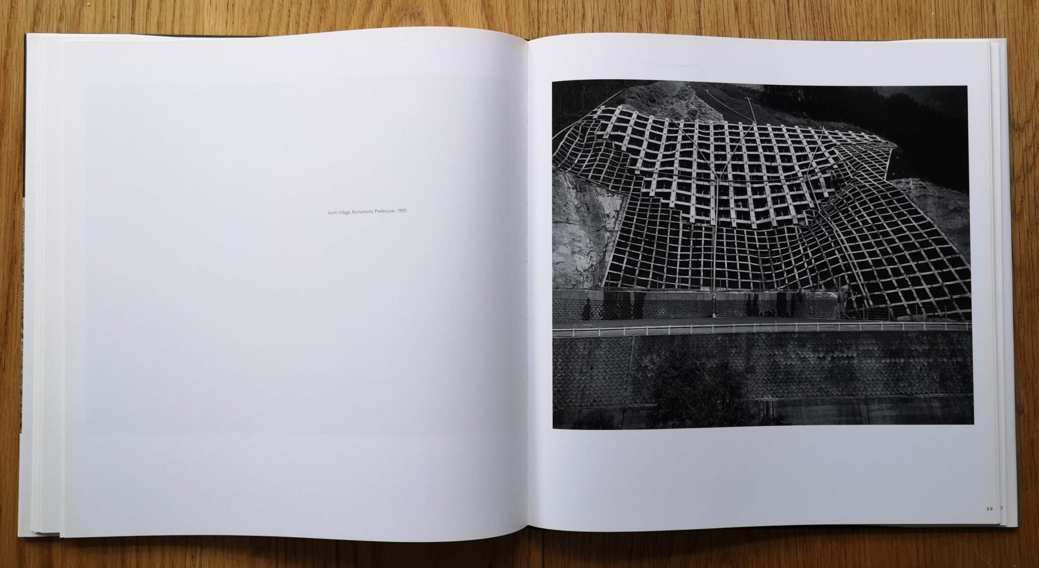 写真集 Taxonomy of a landscape Victoria Sambunaris: Taxonomy of a Landscape — Radius Books