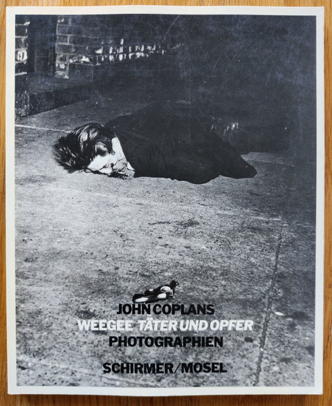 The photography book cover of Täter und Opfer by Weege. In softcover white.