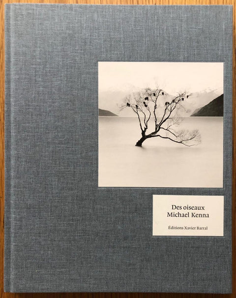 The photography book cover of Des Oiseaux by Michael Kenna. In grey hardcover.